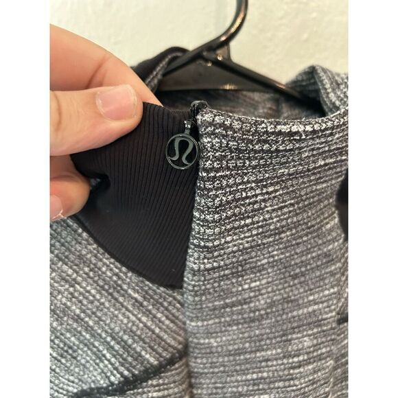 Lululemon Base Runner 1/2 Zip Black Gray Women’s Size 8 - Picture 4 of 10